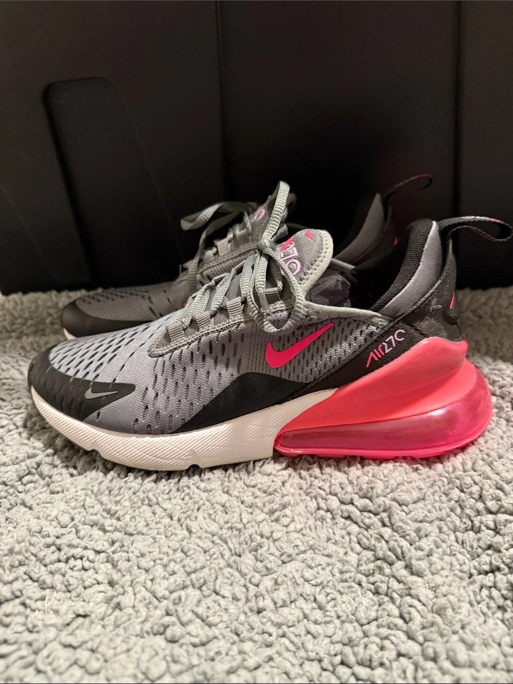Nike 270 Women's Gray and Pink Air-cushioned Sneakers